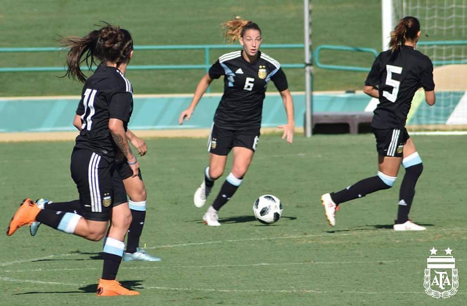 Aldana Cometti en concentraci&oacute;n con la Selecci&oacute;n Argentina Femenina. 