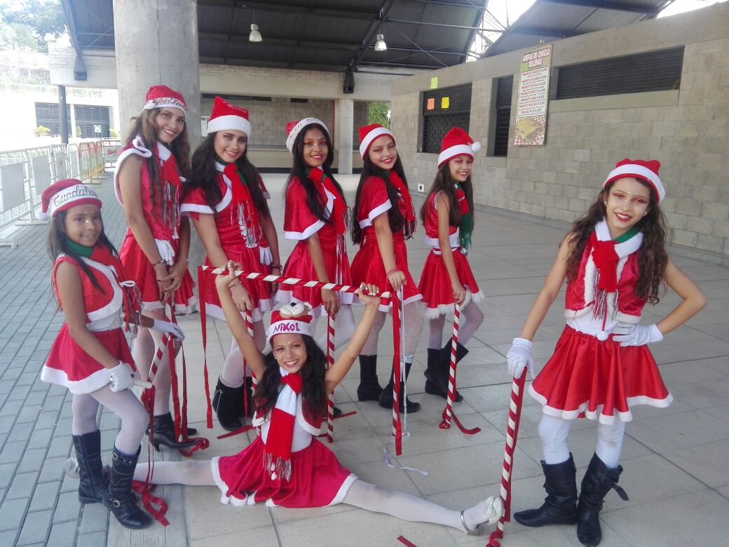 Grupo de danza "Candela Dancer" hizo su respectiva presentación navideña