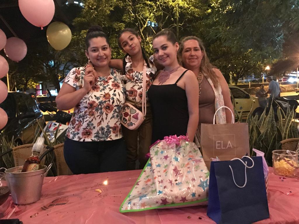 María Fernanda Quimbaya, Mariana Cárdenas, la cumpleañera y Martha Gaitán.