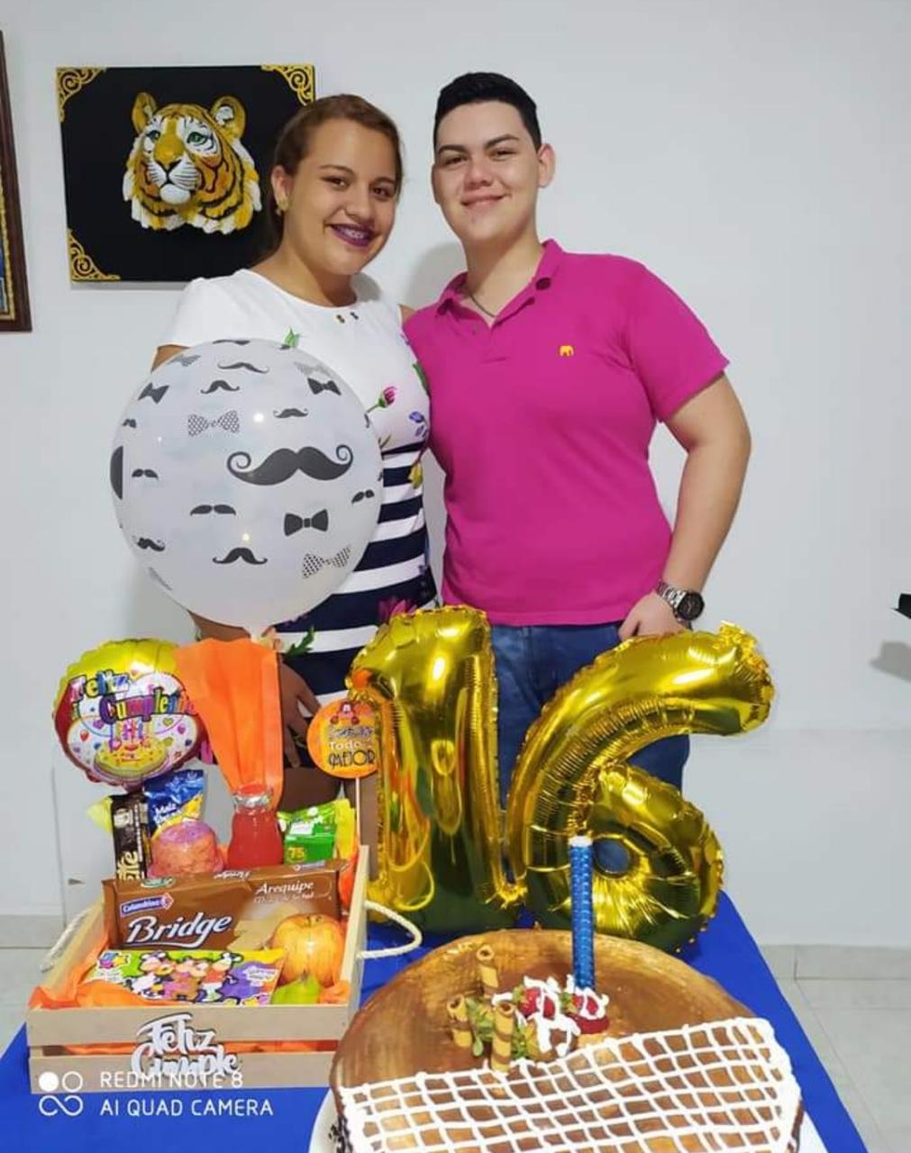 Karol Lizeth Araujo con  Joseph  Rengifo Trujillo, cumpleañero.