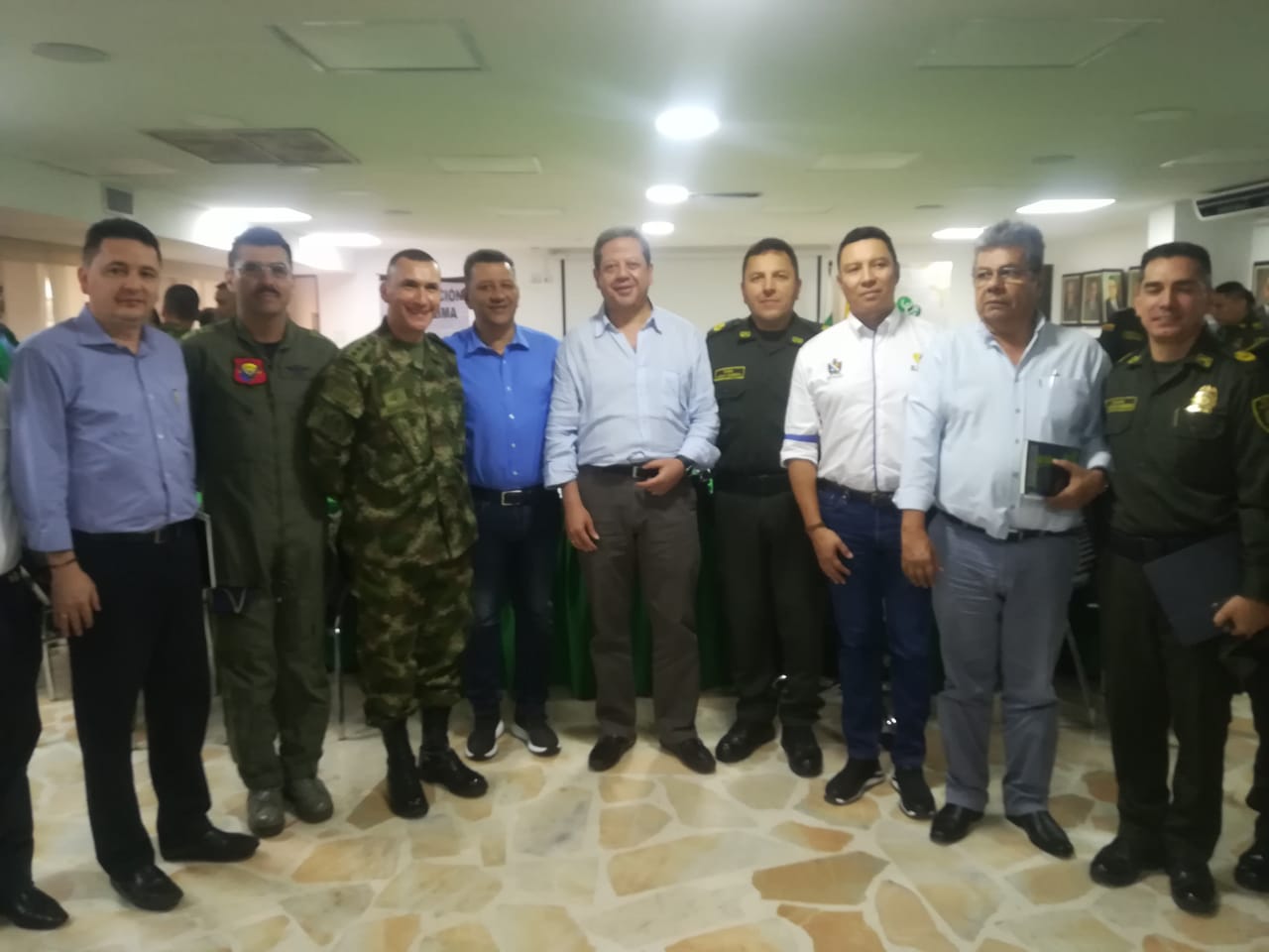 Franklin Vega, Secretario de Gobierno Departamental; Coronel Zambrano; Mayor-General Ospina; Ricardo Orozco, Gobernador del Tolima; Luis Enrique Dussán, Gobernador del Huila; Coronel Harold Barrera Gantiva, Comandante Policía del Huila, Alexander Tovar, Secretario del Interior Departamental del Tolima; Coronel Rulfo Carrero, Comandante del departamento de Policía del Tolima y el Coronel Andrés Mauricio Quintero, Comandante de la VI Brigada del Ejército del Tolima. Franklin Vega, Secretario de Gobierno Departamental; Coronel Zambrano; Mayor-General Ospina; Ricardo Orozco, Gobernador del Tolima; Luis Enrique Dussán, Gobernador del Huila; Coronel Harold Barrera Gantiva, Comandante Policía del Huila, Alexander Tovar, Secretario del Interior Departamental del Tolima; Coronel Rulfo Carrero, Comandante del departamento de Policía del Tolima y el Coronel Andrés Mauricio Quintero, Comandante de la VI Brigada del Ejército del Tolima.