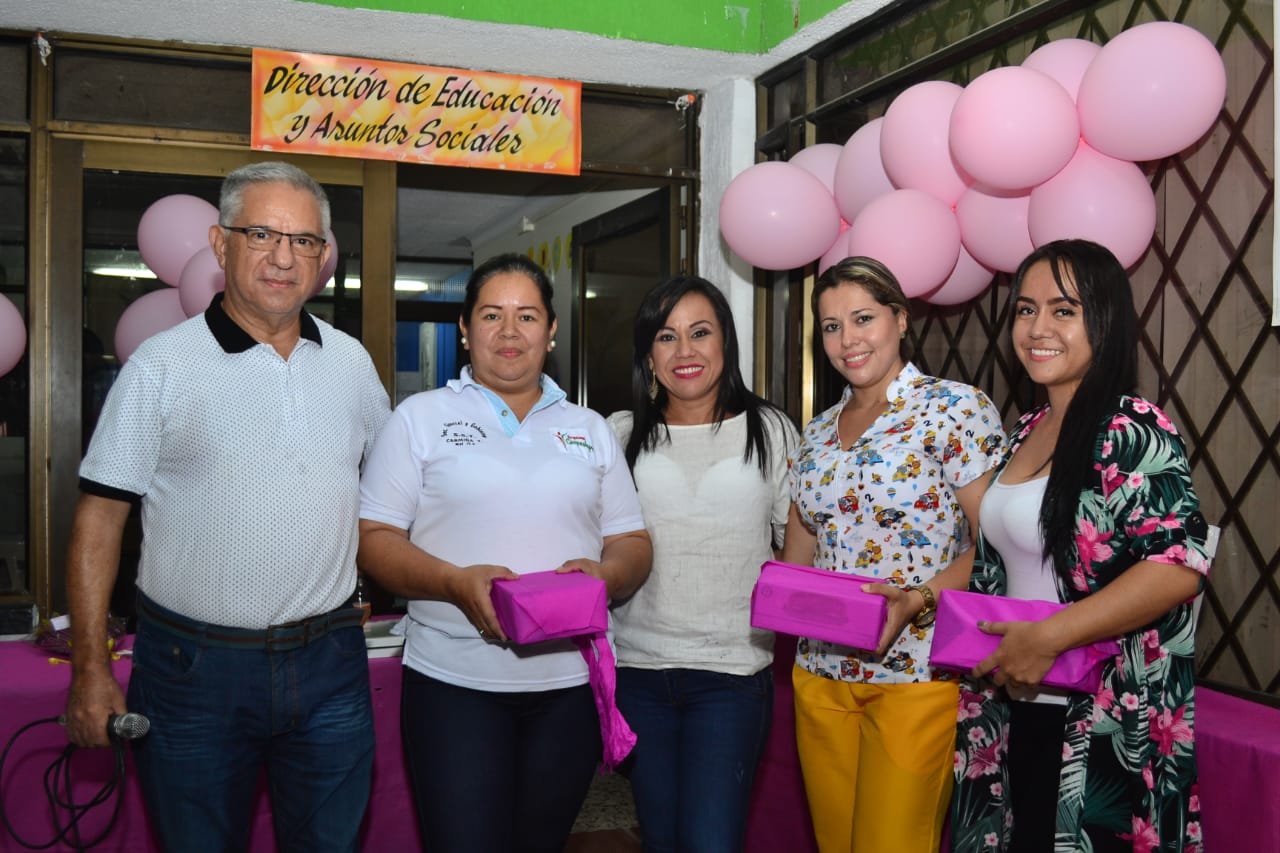 Hernando Gutiérrez Pastrana, Carmiña María Trujillo, Elizabeth Motta, alcaldesa de Campoalegre; Andrea Garzón y Lindy Vidarte Amaya.