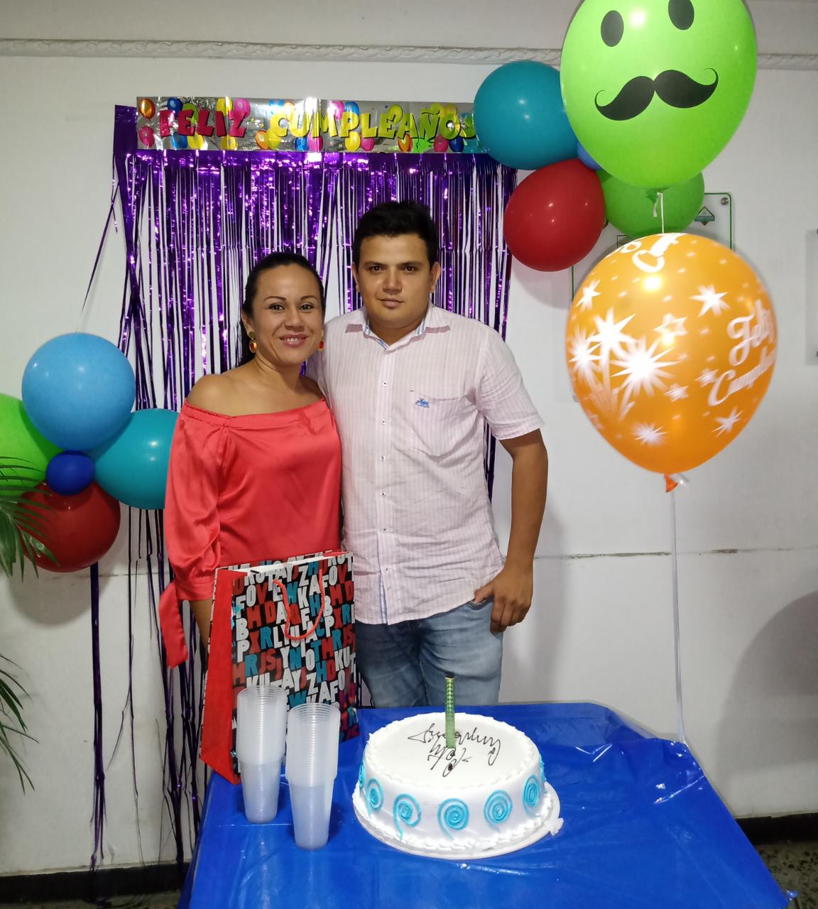 Elizabeth Motta Álvarez,  alcaldesa que Campoalegre y Gabriel Cuellar.
