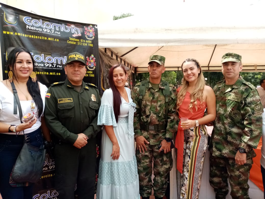 Karen Díaz, Harold Barrera,  Gaby Angelita Ñañez; alcaldesa de Isnos,  Jorge Triviño, y la presidenta de la Asamblea del Huila, Karol Ortigoza.
