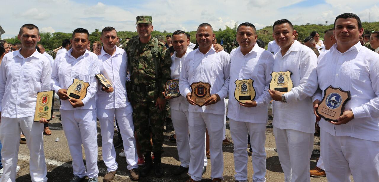 Argemiro Perdomo, Robinson Gaviria, Gildardo Manrique, Coronel Nelson Pérez Avellaneda, comandante Novena Brigada, Nairo Tovar, Faiber Gamboa, Rodrigo Cuenca, Jhon Almario. Argemiro Perdomo, Robinson Gaviria, Gildardo Manrique, Coronel Nelson Pérez Avellaneda, comandante Novena Brigada, Nairo Tovar, Faiber Gamboa, Rodrigo Cuenca, Jhon Almario.