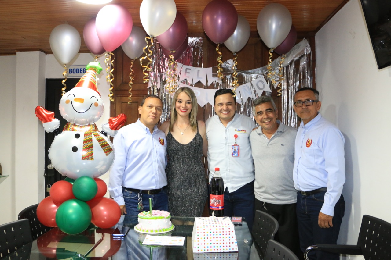 Gustavo Rivera, la cumpleañera Mónica Herrera, Andrés Guzmán Jairo Bobadilla y Jorge Vargas.