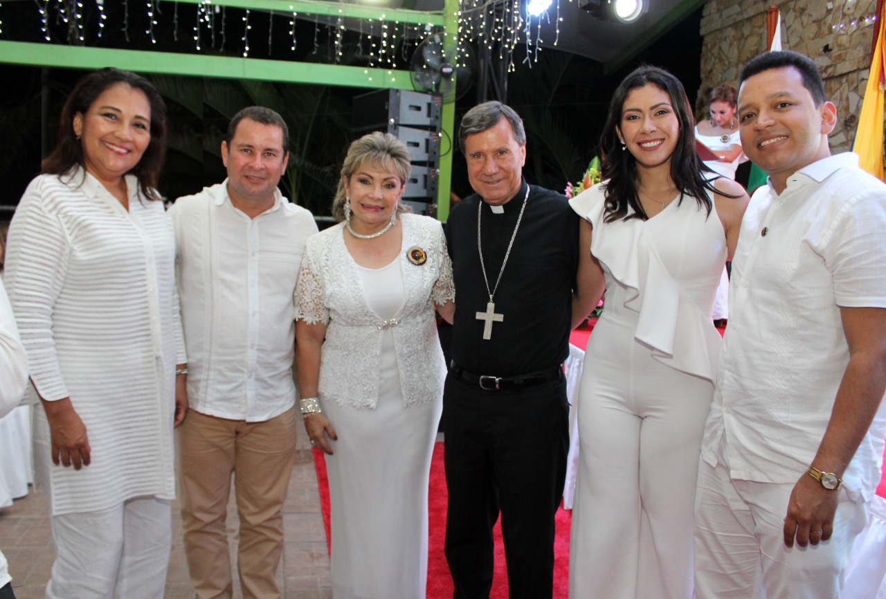 Concejales Margoth Useche, Jaime Unda Celada, Nohora Ramírez de Leguizamo, Monseñor Froilán Casas Ortiz, concejales Victoria Castro e Iván Cangrejo. Concejales Margoth Useche, Jaime Unda Celada, Nohora Ramírez de Leguizamo, Monseñor Froilán Casas Ortiz, concejales Victoria Castro e Iván Cangrejo.