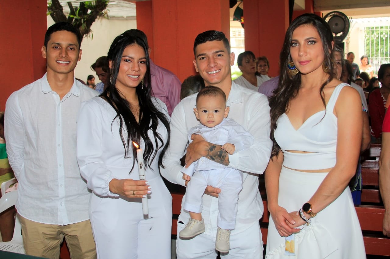 El padrino Francisco Cely Pérez, Jessica Cely Pérez madre, Edwin Ronaldo Tavera padre y la madrina Alexandra Tavera.