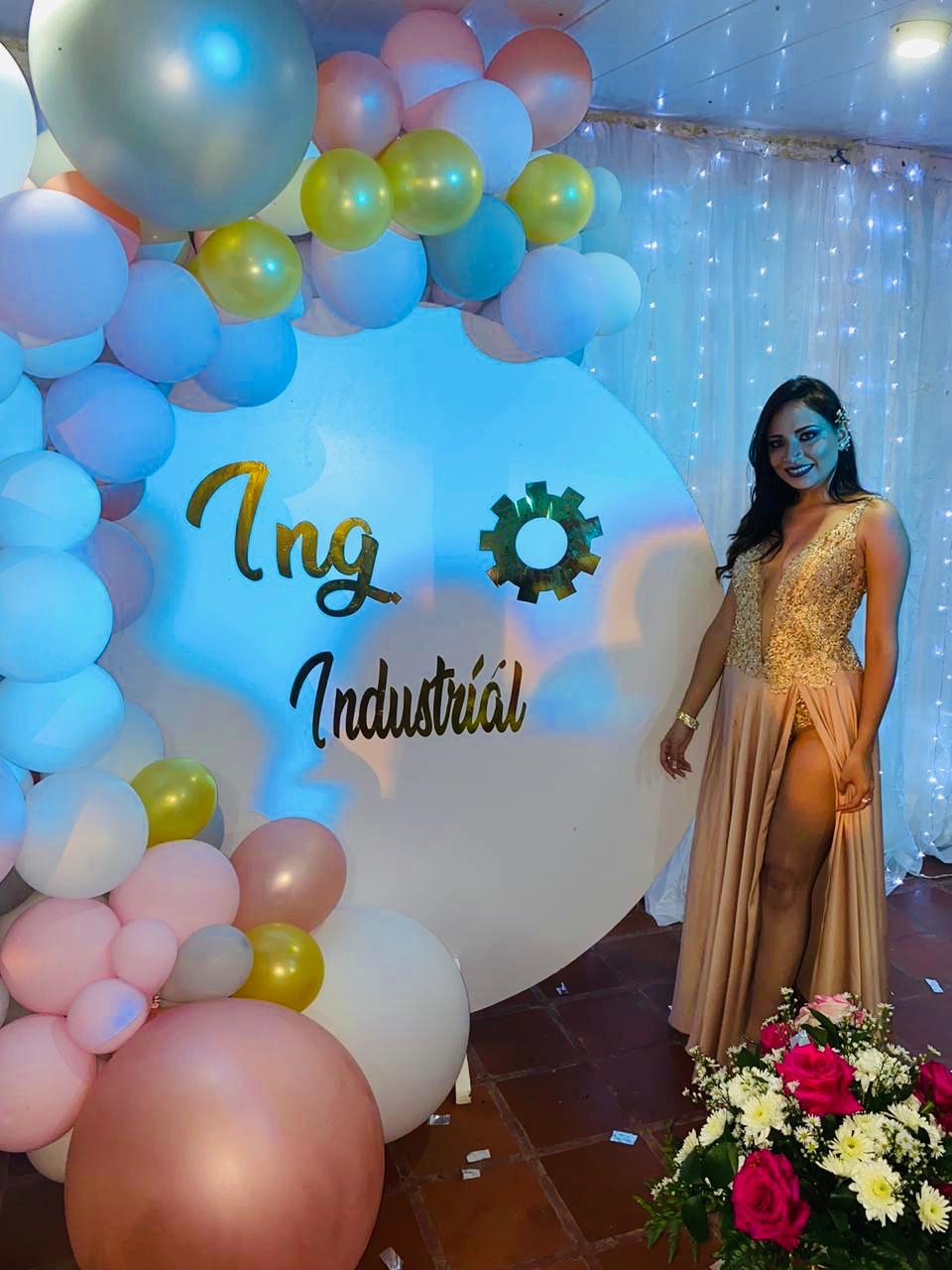 La nueva profesional en Ingeniería Industrial.