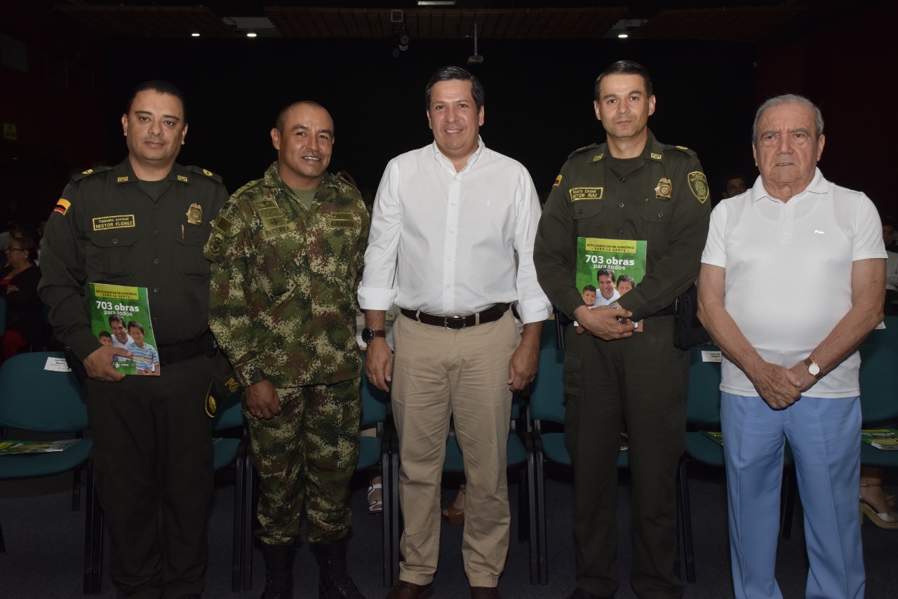 Teniente Coronel Néstor Flores, Teniente Coronel Edwin Becerra Díaz, Comandante IX Brigada, Alcalde Rodrigo Lara, Teniente Coronel Héctor Ruíz  y Félix Trujillo.