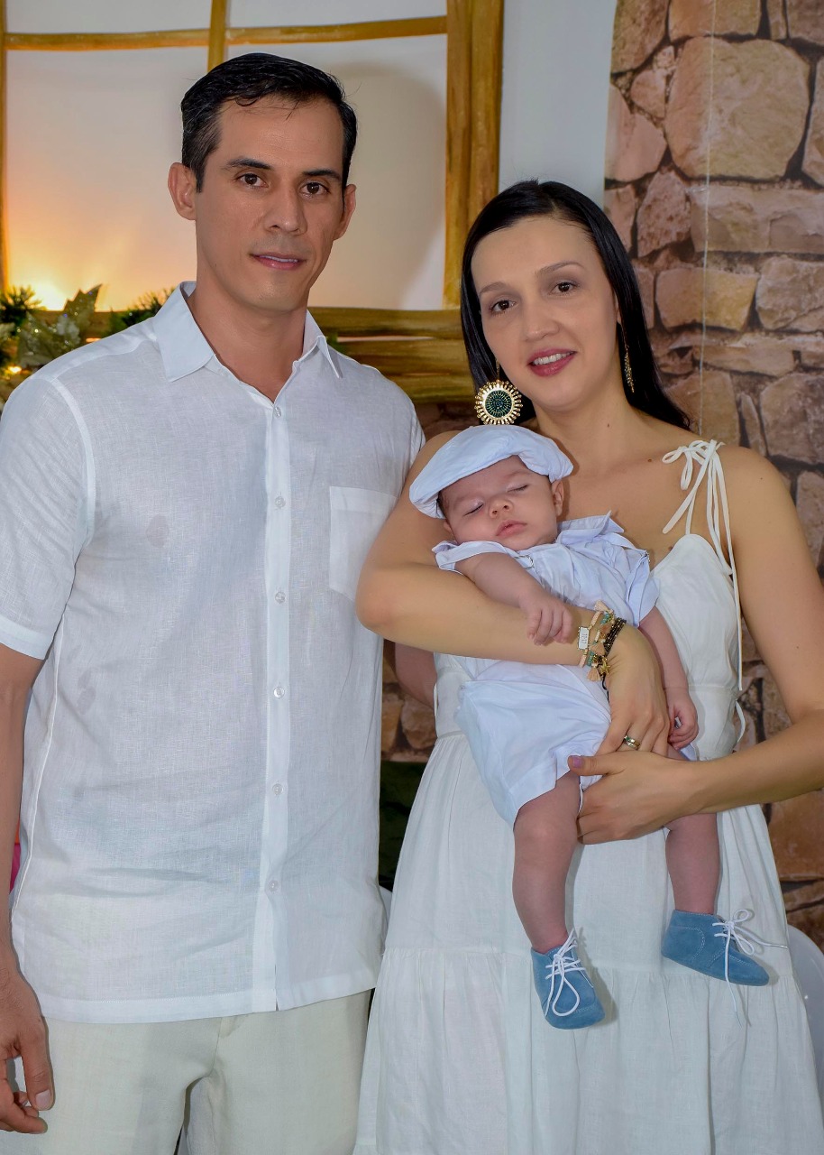 Mauricio Murcia, Shiley Gómez y el bautizado Valentino Murcia Conde.