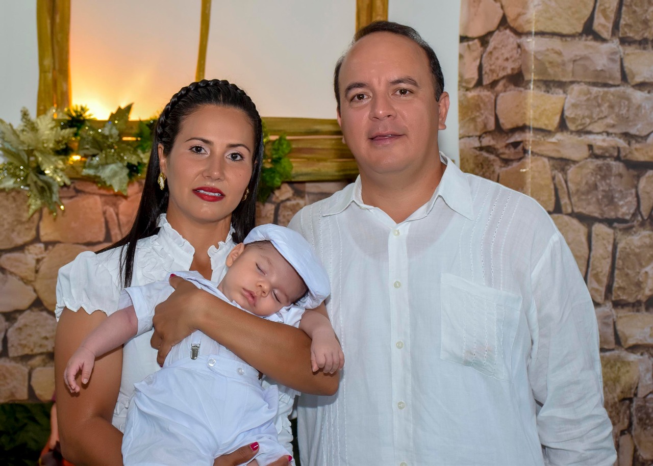 Andrés Covaleda, Jenny Andrea Delgado y el niño Valentino Murcia Conde.