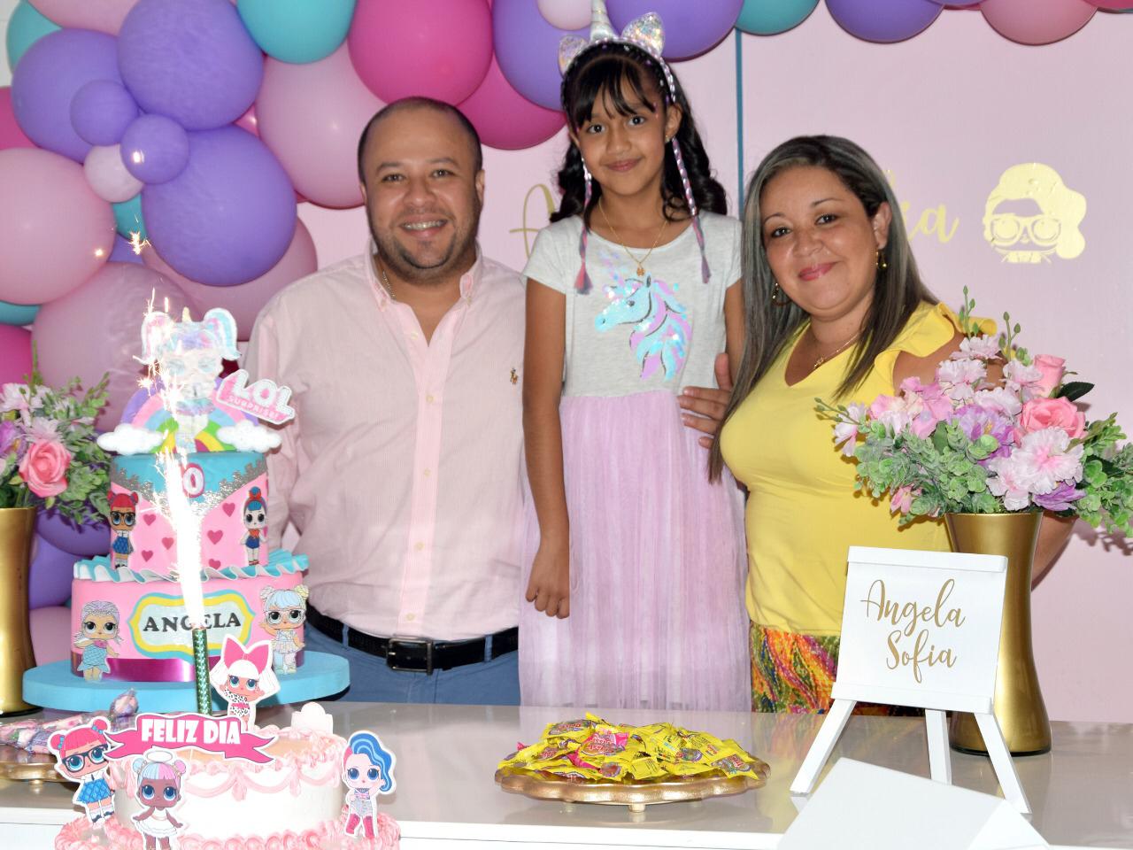 Sus tíos Cristian Pérez Rodríguez y Claudia Pérez Rodríguez