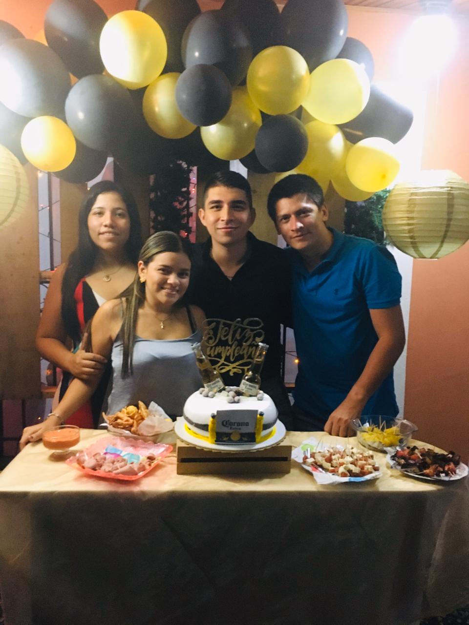 Valentina Marín, María Paula Muñoz, el cumpleañero Andrés Losada y Andrés Gamboa.