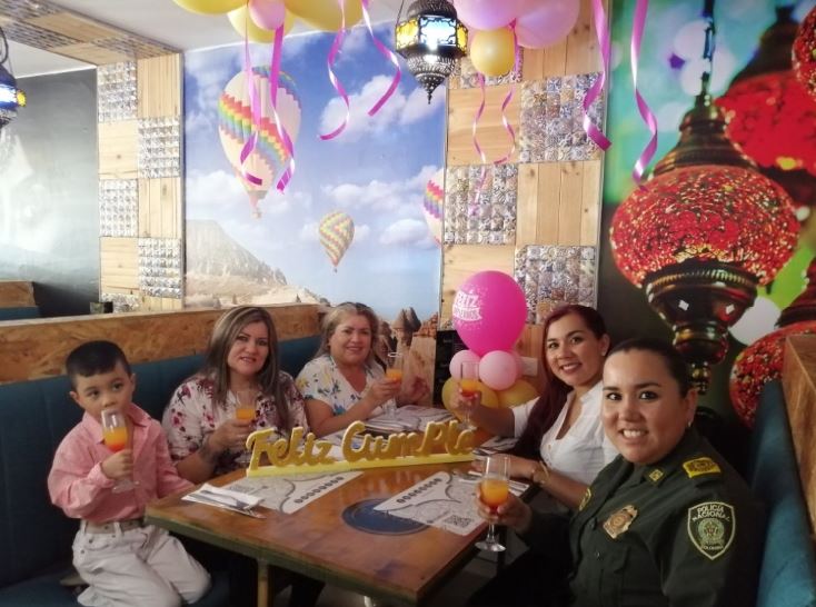 Kamilo Andrés, la cumpleañera, Nelly Berrio, Yurany Hermosa y Yeimy Hermosa.