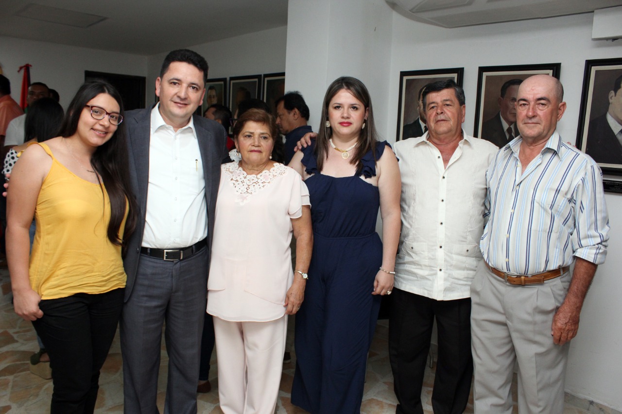 Viviana Vega, Franky Vega, Mercedes Murcia, Jenny Tatiana Vega, Ramón Vega y Libardo Vega.