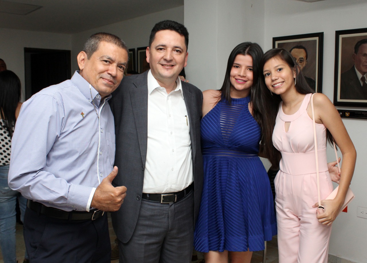 Jhon Henry Álvarez, Franky Vega, Paula Andrea Álvarez e Isabela Álvarez.