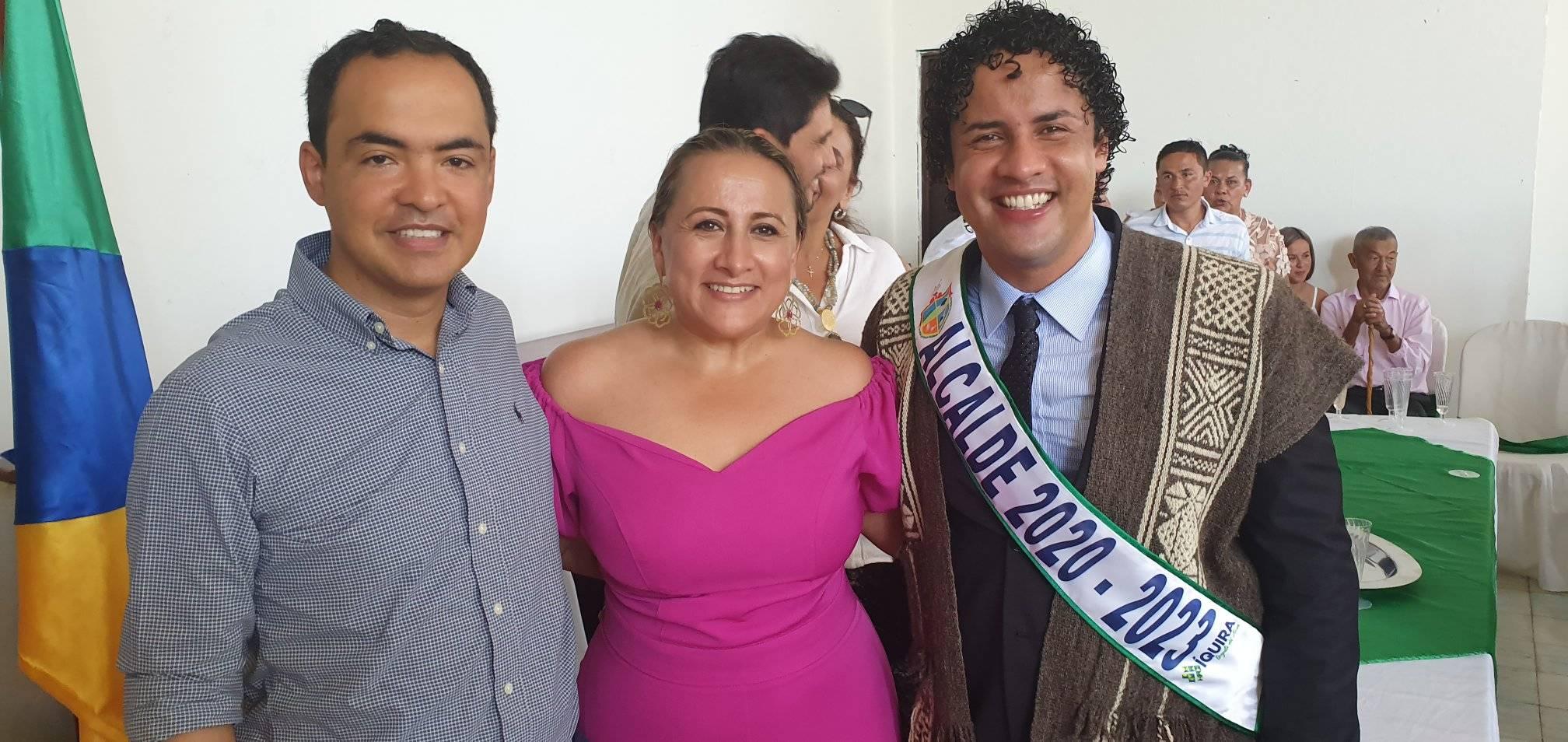 Yadnolver Correa Alcalde de Iquira, acompañado de la Diputada Sandra Hernández.