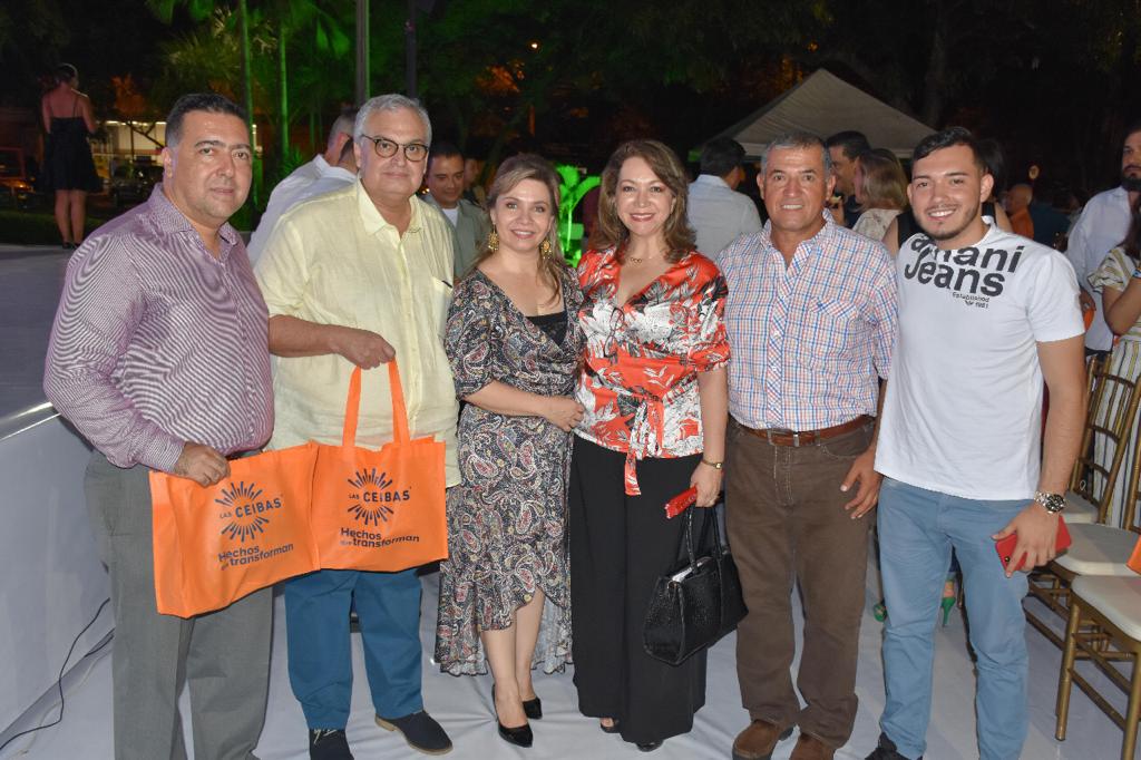 Jaime Arenas, Luis Eduardo Sanabria, Gloria Enid Perdomo, gerente de Las Ceibas; Deicy Martina Cabrera, Dorian Ortiz y su hijo, Dorian Ortiz Cabrera.