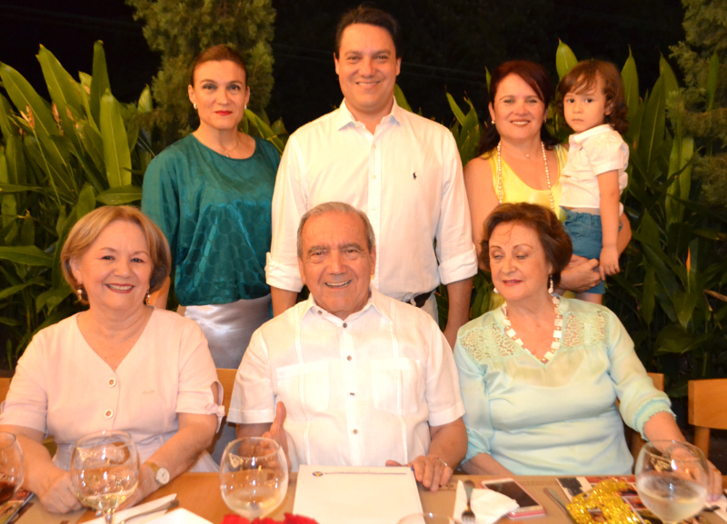 Liliana Trujillo, Felipe Trujillo, Patricia Trujillo, Félix Trujillo, la homenajeada;  Máximo Artunduaga, y Soledad Uribe de Trujillo.