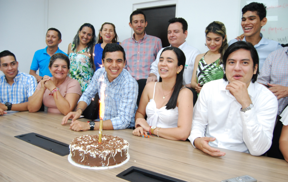 Carlos Iván Bolaños, Maddy Marcela Lizcano, Ledys Mogollón, Andrés Felipe Quintero, José Nelson Perdomo, María Camila Andrade, Darbinson Andrés Gómez, César Andrés Lamprea, Orlinda Artunduaga, el cumpleañero y los especialistas María Alejandra Rodríguez y José Luis Rojas Yoque.