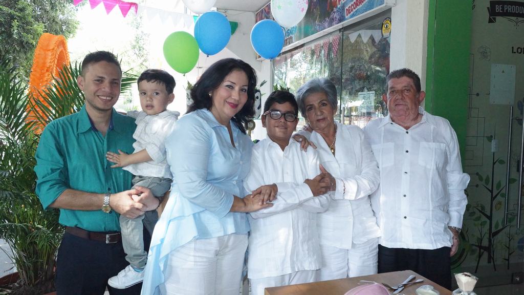Andrés Trujillo,  Esmeralda Rincón, Sebastián Trujillo, Moisés Andrés Illescas, Deyanira Machado de Rincón y Néstor Rincón.
