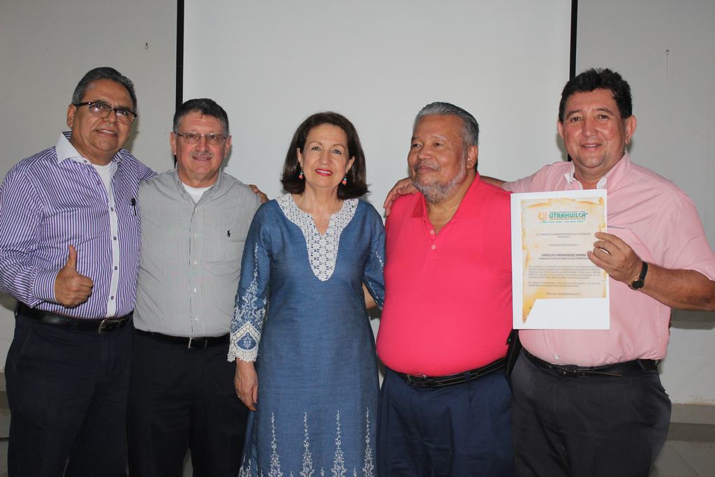 Los directivos de la Cooperativa que residen en Florencia fueron exaltados por ser parte del equipo de la Mejor Agencia 2016. Argemiro García Flórez, integrante del Consejo de Administración; José Hóver Parra Peña, gerente general; Alvenis Ortiz, subgerente; Yael Garaviño Rodríguez, presidente del Consejo de Administración; y Arnulfo Hernández Parra, integrante del Comité de Vigilancia.