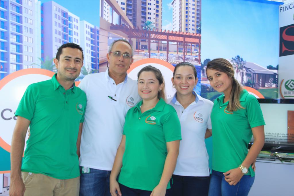 Buritica Inmobiliaria muy arraigada en el corazón de los huilenses. Rafael Villa, Juan Carlos Buritica, Angélica Polo, Linda Jiménez y Heydi Lozada.