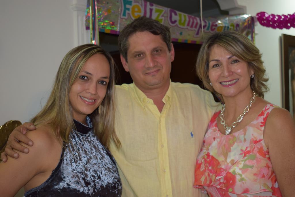 Carolina  Escobar de Silva,  Manuel Macías y Beatriz Leguizamo.