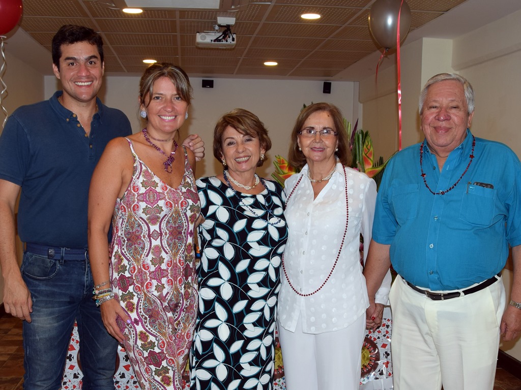 Chiqui Restrepo, Titina Álvarez de Restrepo, Amanda de Ruiz, Lucy Solano de Piedrahíta y Ernesto Piedrahíta.
