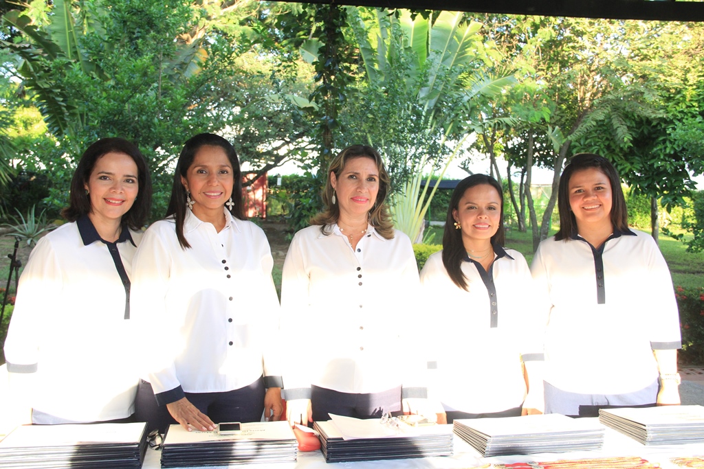 Clara Fierro, Minerva Polanía, Marcela Artunduaga, Éricka Guzmán y Diana Ramírez.
