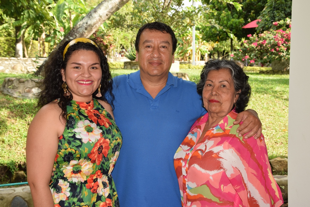 Dalia Vanessa Sánchez, Óscar Sánchez,  y Mercedes Sánchez.