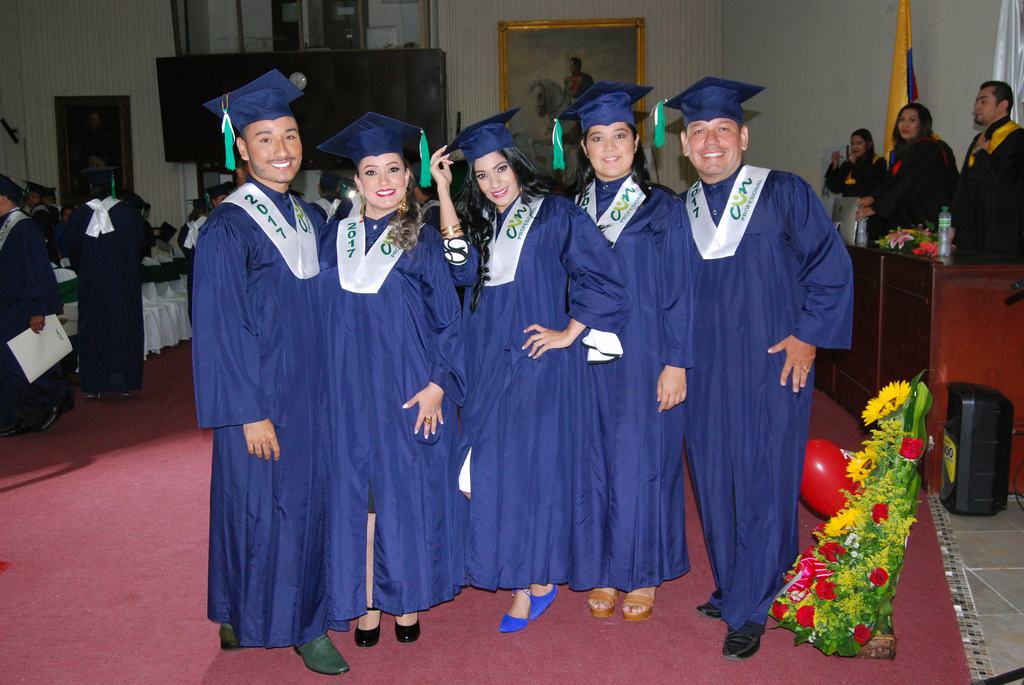 Danilo Oviedo Montaña, Mónica Andrea Pedroza Rivera, María Alejandra Vera Gómez, Diana Sofía Ipús Rojas y Norbey Poloche Calquín, recibieron el grado de profesionales en Comunicación.