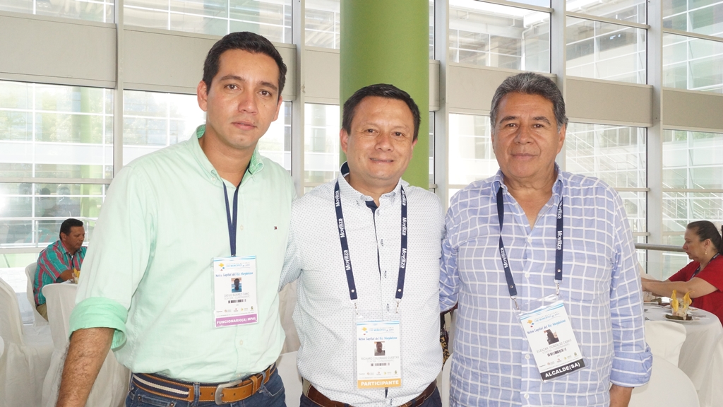 Diego Suárez, Richard Colorado y Eleazar González, alcalde de Zipaquira.