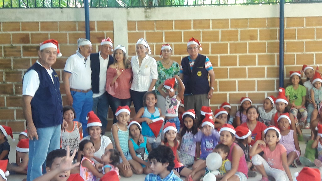Durante la jornada  se entregaron 12 regalos de navidad a niños de esta población.