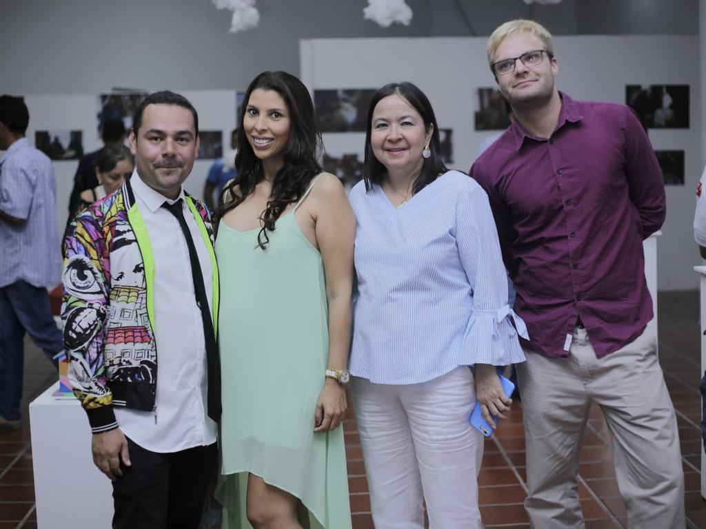 Edwin Rodríguez, director de Mil Colores para Mi Pueblo;  Lina Rubiano, Luisa Duque, gerente de DIARIO DEL HUILA, patrocinador del evento y Jonathan Rohsws.