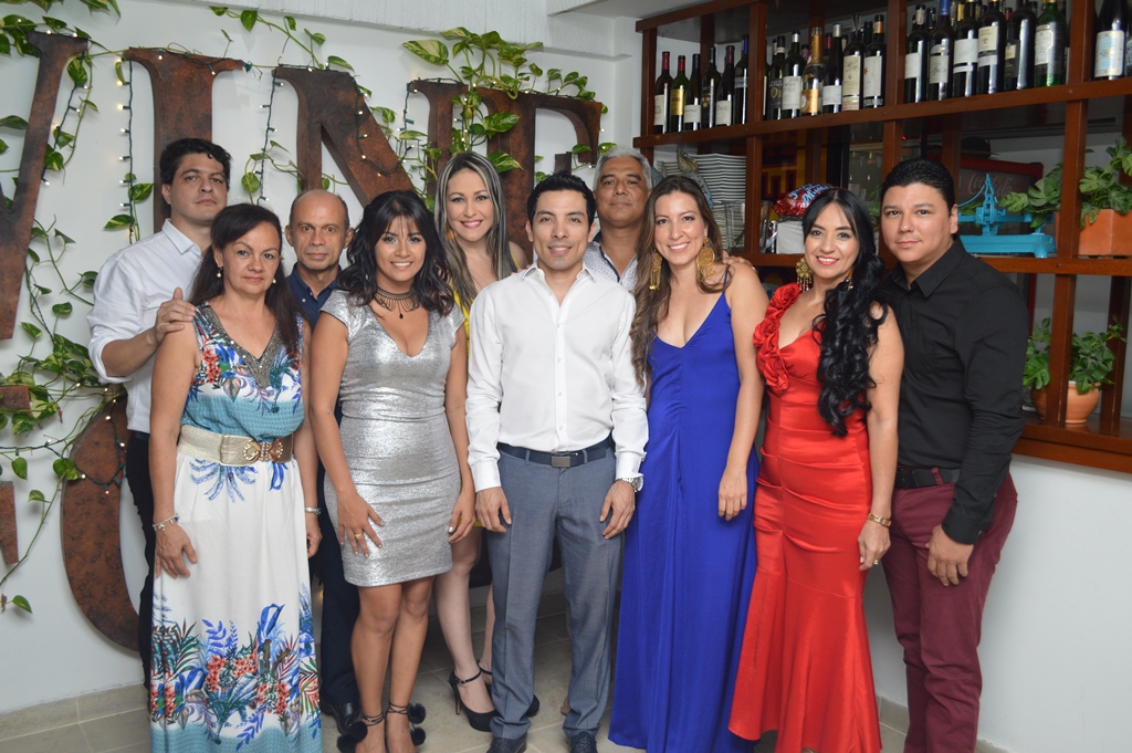 Elias Falla, Amalia Camacho, Esper Cerquera, Edna Ulloa, Dr. Juan Canencio, Cirujano Plástico; Harold Manrique, Sofía Canencio, Claudia Briñez y Guillermo Bahamón.
