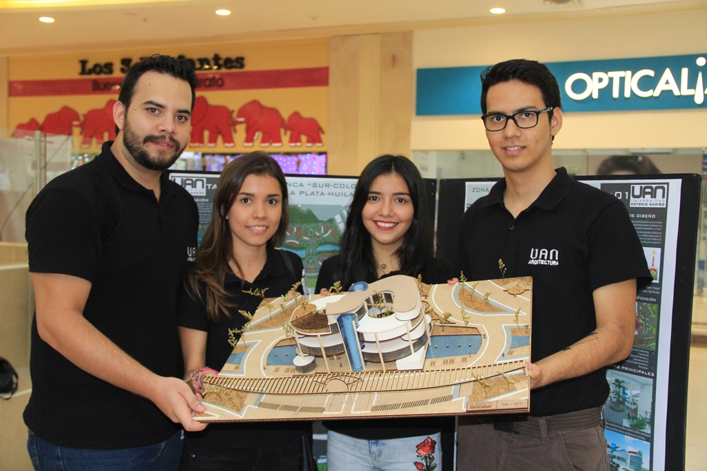 Felipe Gómez,  Michell Perdomo, Laura Díaz y César López.