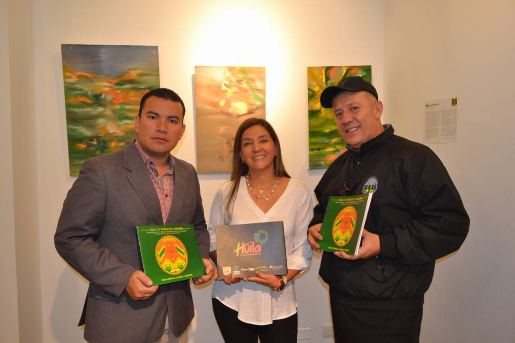 Francisco Arguello, la directora de la Casa del Huila Lina Ortiz y Didier Peña.