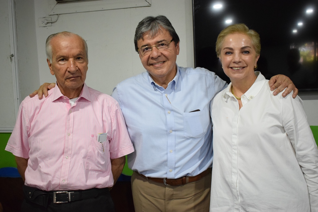 Guillermo Plazas Alcid, Carlos Holmes Trujillo y Alba Lucía Anaya de Trujillo.