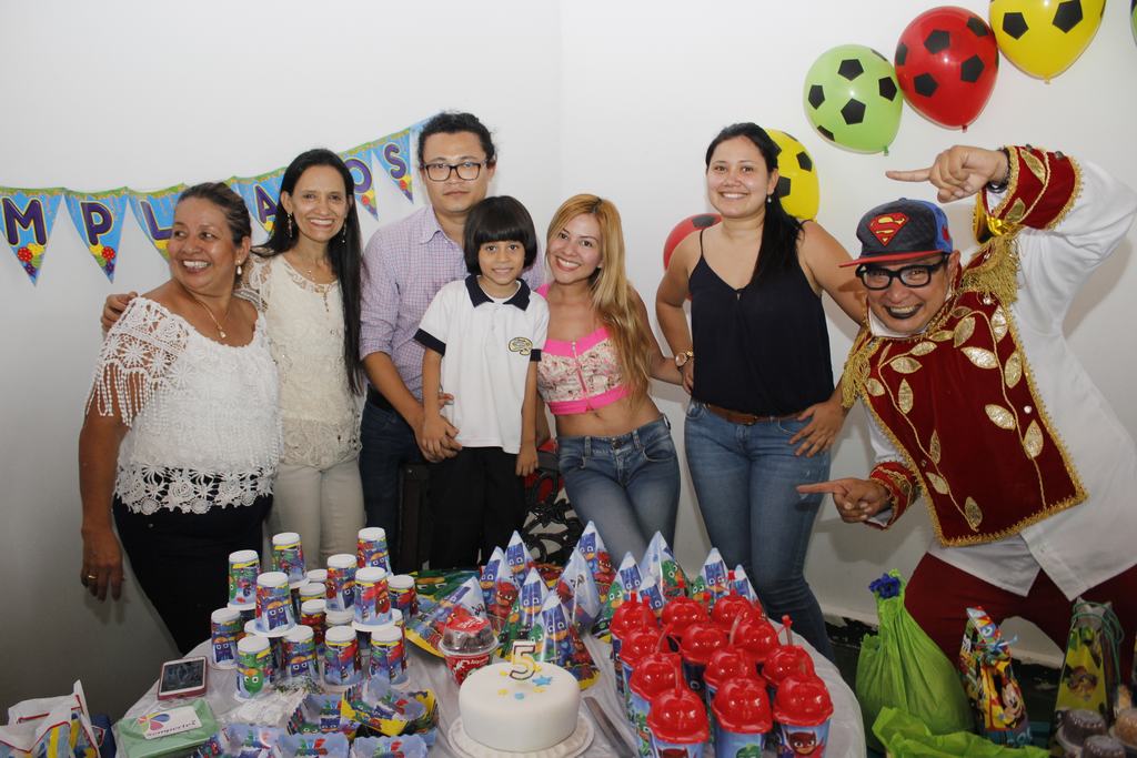 Irma Canta, Marleny Sterling, Mauricio Bermúdez, el cumpleañero, Loriet Reina, Marcela Bermúdez.