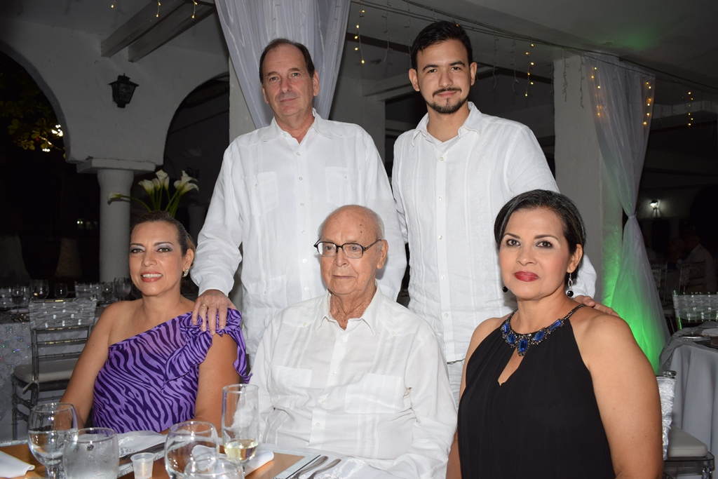 Liliana Sandino, Aldemar Sandino, Clarita Sandino, Aitor de Larrauri y el señor Cortés.