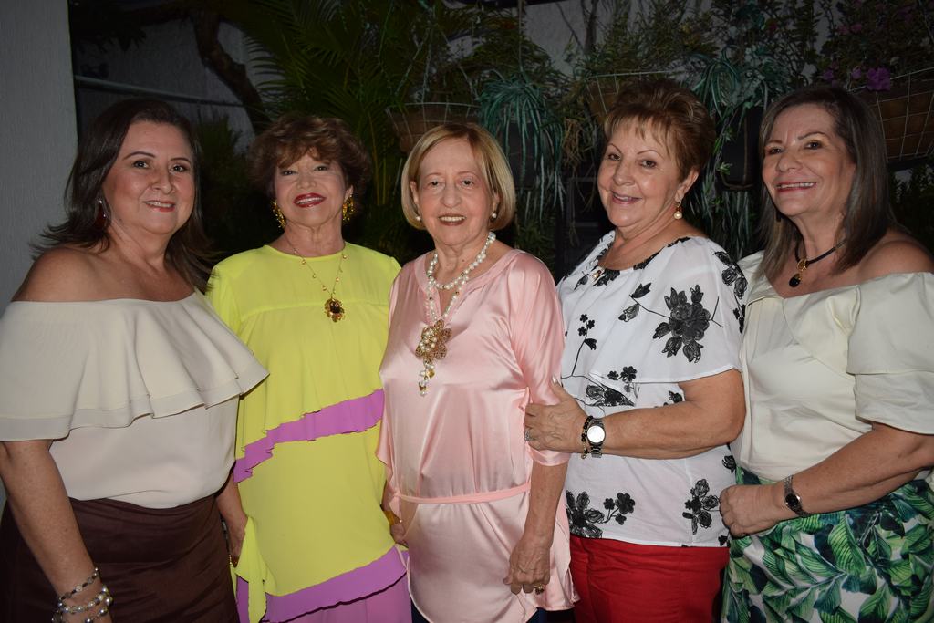 Martha García, Sandra Edilia Tovar, Isabelita de Escandón, Lucía Millán de Perdomo y Monina Ramírez.