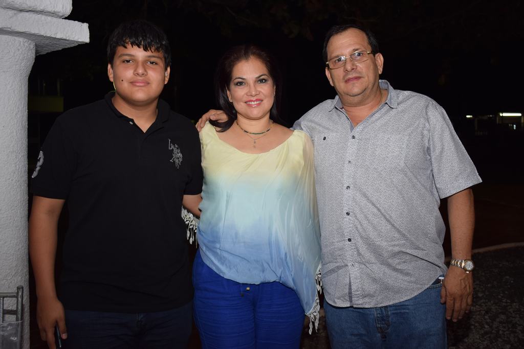 Miguelito Perdomo, Rocío Luna y Ricardo Perdomo.