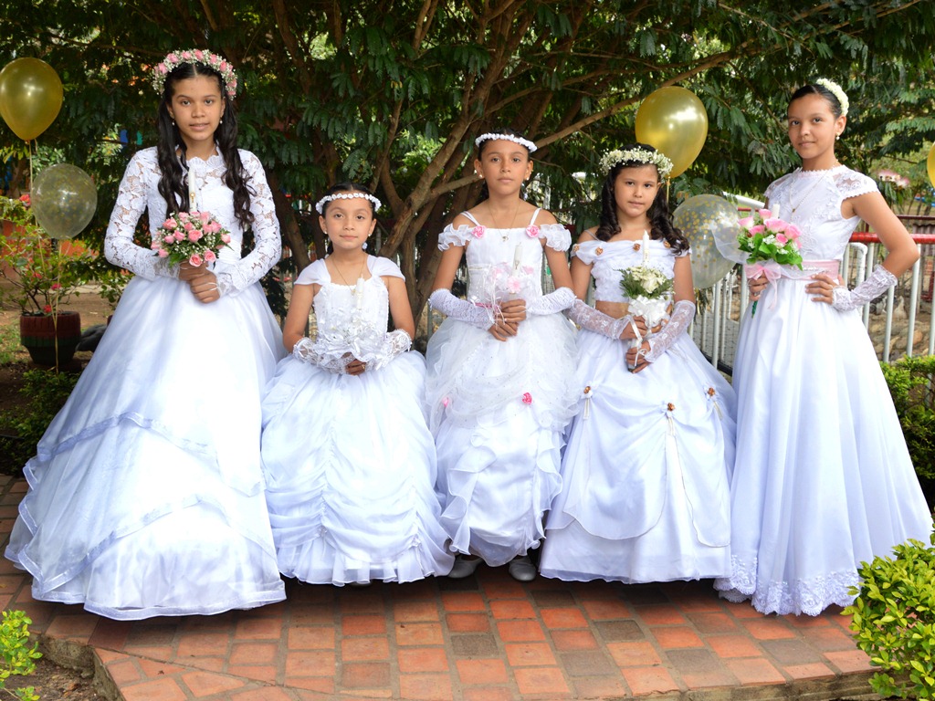 Mariana  Valenzuela, Isabela Zúñiga, Danna Grajales, Nicol Molina y María del Mar Saavedra.
