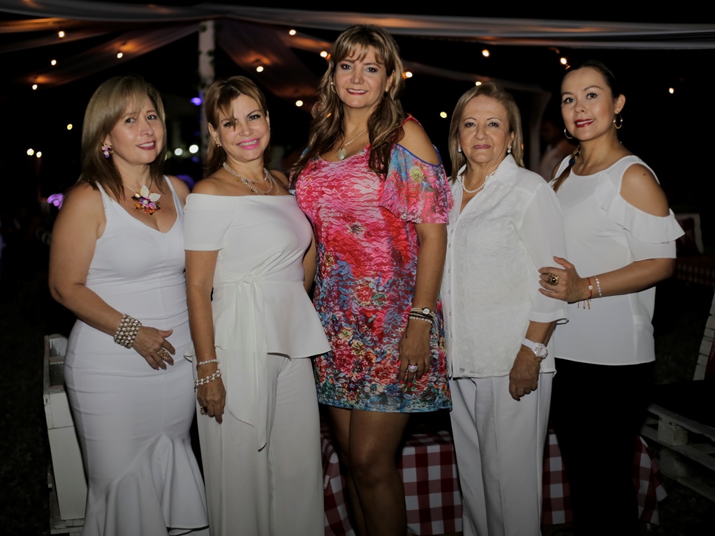 Martha Trujillo, Nohora Vega, Liliana Sterling, Miriam Sterling y Tatiana Rondón.