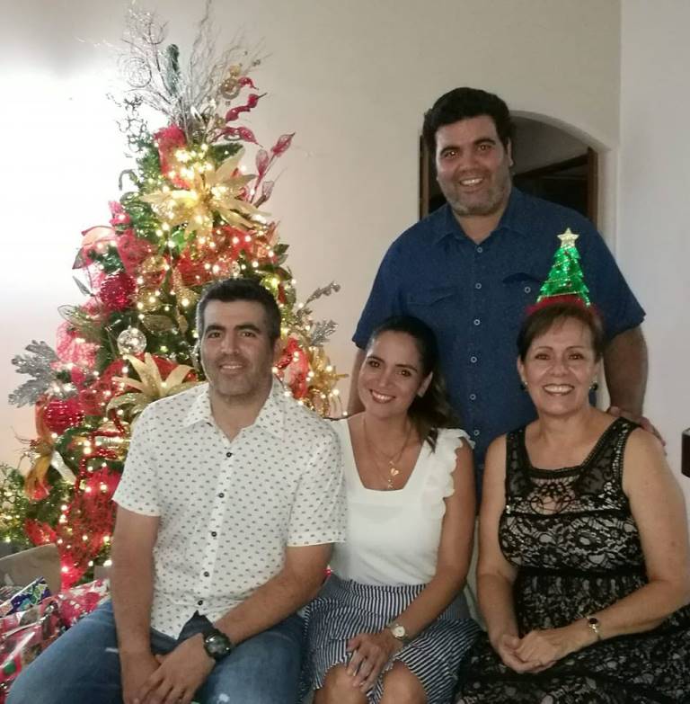 Martha Clara Vanegas y sus hijos Juan, Catalina y Nano Trujillo.