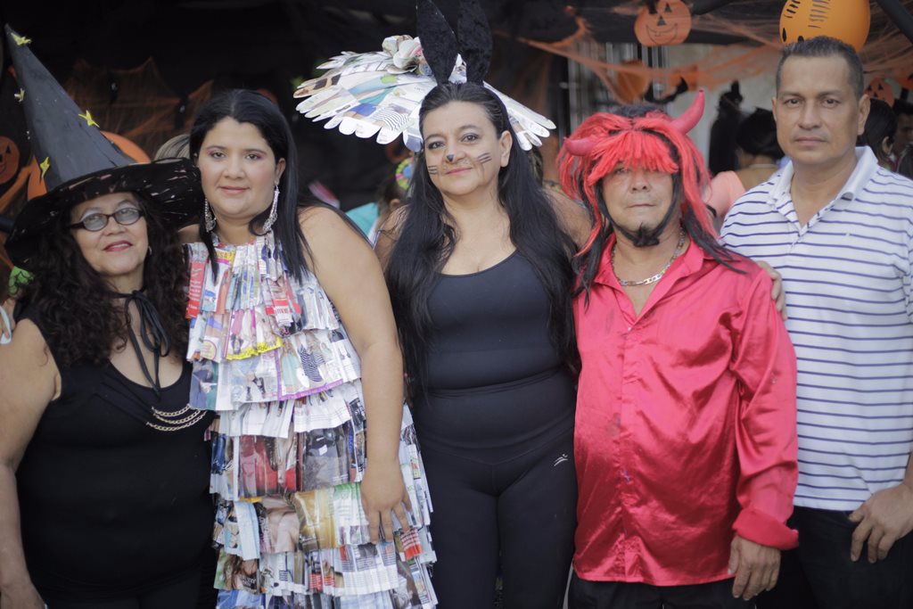 Miembros de la Junta de Acción Comunal del barrio Puertas del Sol quieren incentivar la creatividad de sus niños enseñándoles a utilizar los materiales que tienen a mano para su diversión.