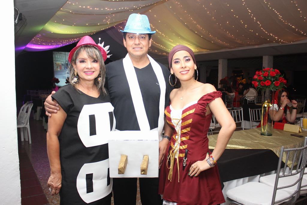 Patricia Gómez, Jaime Serrano y Camilita Burbano