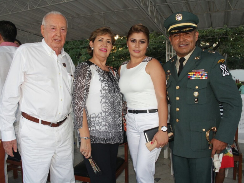 Reynaldo Manrique, Nohora de Manrique, Celina Giraldo y coronel Edwin Becerra.